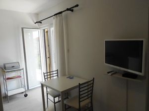 23188127-Ferienwohnung-2-Podstrana-300x225-3