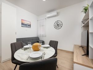 23995444-Ferienwohnung-2-Podstrana-300x225-1