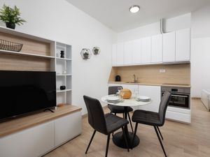 23995444-Ferienwohnung-2-Podstrana-300x225-3