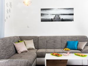 23931731-Ferienwohnung-8-Podstrana-300x225-4