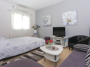 23720571-Ferienwohnung-4-Podstrana-300x225-5