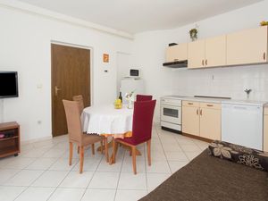 23735174-Ferienwohnung-4-Podstrana-300x225-2