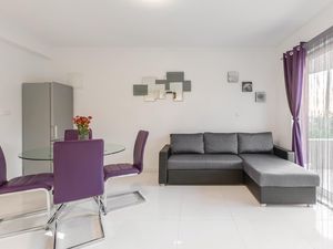 23739409-Ferienwohnung-6-Podstrana-300x225-3