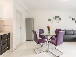 23739409-Ferienwohnung-6-Podstrana-300x225-4