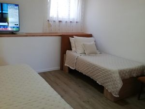 18924041-Ferienwohnung-3-Podstrana-300x225-4