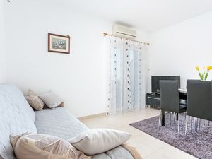 18924044-Ferienwohnung-3-Podstrana-300x225-2