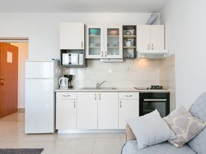 18924044-Ferienwohnung-3-Podstrana-300x225-5