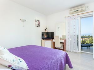 18923013-Ferienwohnung-2-Podstrana-300x225-5