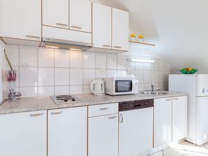 19125689-Ferienwohnung-6-Podstrana-300x225-4