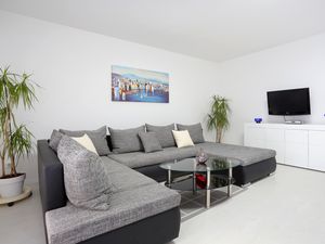 23430597-Ferienwohnung-5-Podstrana-300x225-3