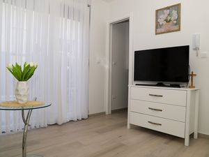 23539231-Ferienwohnung-4-Podstrana-300x225-2