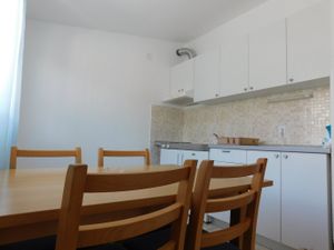 23657655-Ferienwohnung-2-Podstrana-300x225-1