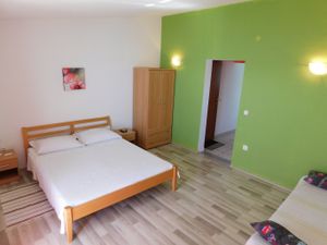 23657655-Ferienwohnung-2-Podstrana-300x225-2