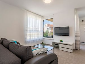 23921400-Ferienwohnung-3-Podstrana-300x225-3