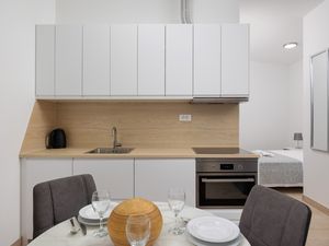 23998708-Ferienwohnung-2-Podstrana-300x225-5