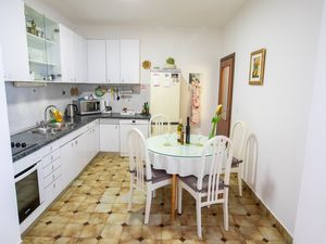 24015787-Ferienwohnung-6-Podstrana-300x225-5