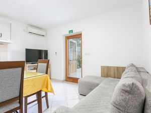 23928950-Ferienwohnung-3-Podstrana-300x225-1