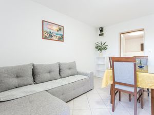 23928950-Ferienwohnung-3-Podstrana-300x225-2