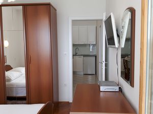 23928968-Ferienwohnung-2-Podstrana-300x225-4