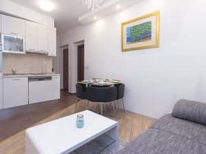 23933801-Ferienwohnung-3-Podstrana-300x225-3