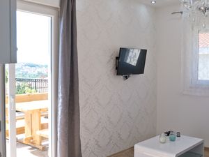 23933804-Ferienwohnung-3-Podstrana-300x225-2