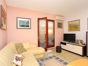 23932125-Ferienwohnung-4-Podstrana-300x225-1