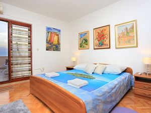 23932125-Ferienwohnung-4-Podstrana-300x225-5