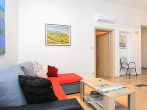 23932126-Ferienwohnung-4-Podstrana-300x225-3