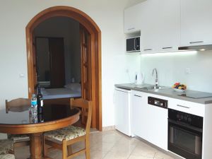 23928967-Ferienwohnung-2-Podstrana-300x225-1