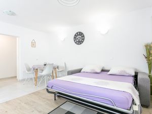 22074389-Ferienwohnung-4-Podstrana-300x225-4