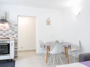 22074389-Ferienwohnung-4-Podstrana-300x225-5