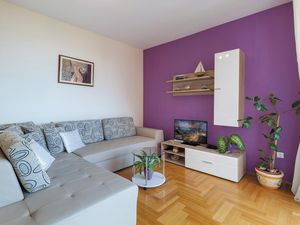 23724148-Ferienwohnung-4-Podstrana-300x225-1