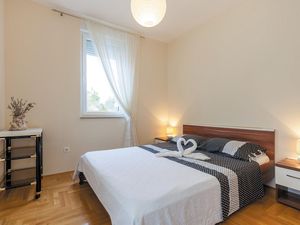 23724148-Ferienwohnung-4-Podstrana-300x225-5