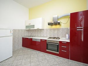 23178489-Ferienwohnung-4-Podstrana-300x225-5