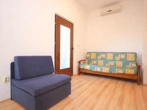 18321791-Ferienwohnung-3-Podstrana-300x225-1