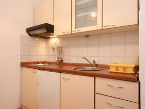 18321791-Ferienwohnung-3-Podstrana-300x225-3