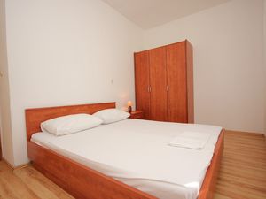 18321791-Ferienwohnung-3-Podstrana-300x225-4