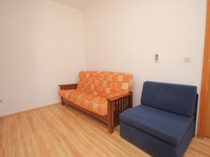 18323502-Ferienwohnung-3-Podstrana-300x225-1