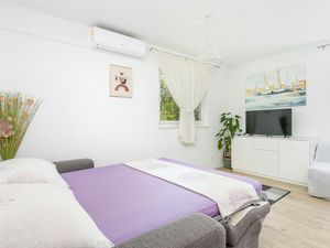 23932817-Ferienwohnung-4-Podstrana-300x225-2