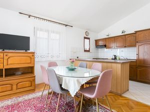 23932816-Ferienwohnung-8-Podstrana-300x225-3