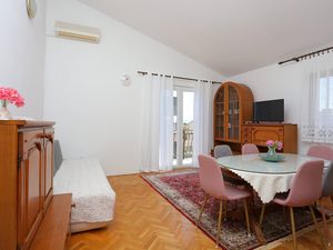 Ferienwohnung für 8 Personen (77 m²) in Podstrana