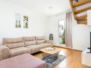 23996407-Ferienwohnung-4-Podstrana-300x225-4