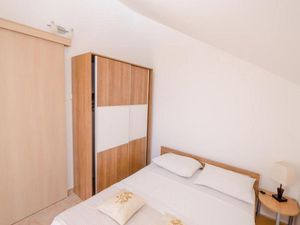 24058903-Ferienwohnung-2-Podstrana-300x225-5