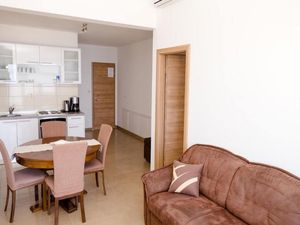 24058905-Ferienwohnung-4-Podstrana-300x225-3