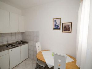 24058905-Ferienwohnung-4-Podstrana-300x225-4