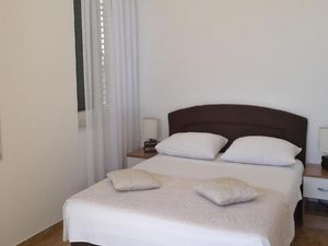 24058905-Ferienwohnung-4-Podstrana-300x225-5