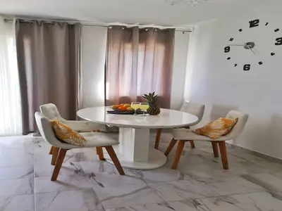 DiningRoom