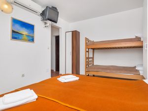 18693757-Ferienwohnung-4-Pokrivenik-300x225-3