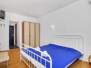 18689069-Ferienwohnung-3-Pokrivenik-300x225-3