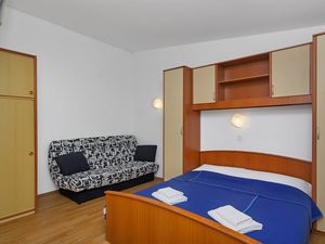 18693788-Ferienwohnung-4-Pokrivenik-300x225-5